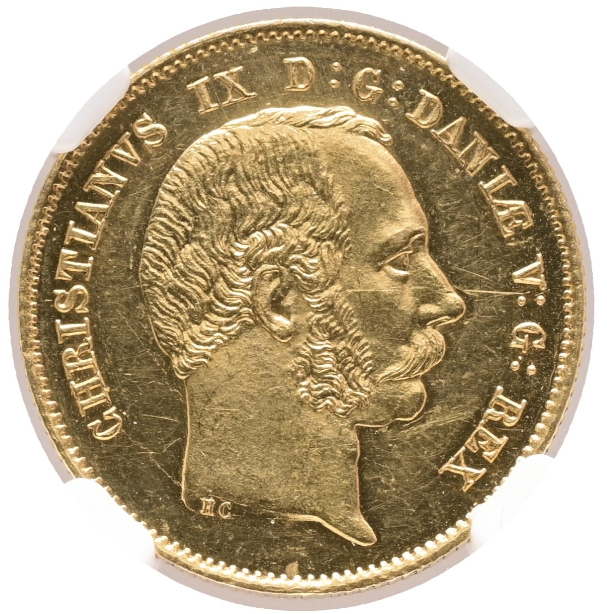 Christian IX (1863-1906), Christian d’or 1869, København, Hede 2, Sieg 6, graderet MS 61 PL af NGC. Danmarks sjældneste d’or-type produceret i kun 539 eksemplarer, hvoraf de 500 var til Kongehuset. Udmøntningen foregik fra den 28. juni til den 3. juli 1869. Sælges i samarbejde med Oslo Møntgalleri A/S Danmark.