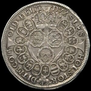 2 speciedaler, u.år, Chr.V, Sieg 59, Hede 62, Kva. 01, Små blankettfejl, Ex. H. Reff II, OM 18, 14/3-87, lot 845 .Ex. BR 840 2/5-13 lot 112, Pænt eksemplar af den største sjældenhed i privateje "Formentlig unik". Der findes kun et eksemplar på Nationalmuseumset i København, Findes end ikke i LEB