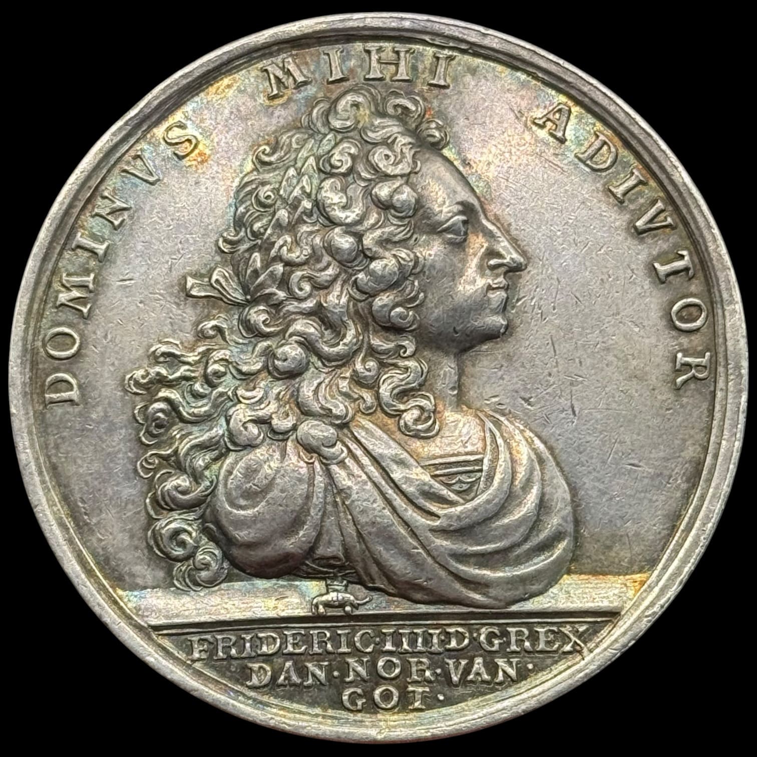 Sølvmedalje, Erobringen af Marstrand 1719, Wineke, Sølv 50 mm. 55,29 g. Små kantskader. Galster 279, Ex. Zinck "BR 894, 12.5.20, nr. 489", ediktet medfølger, Kva. 1+-01, Ex. NF, 6/9 1933 - Image 2