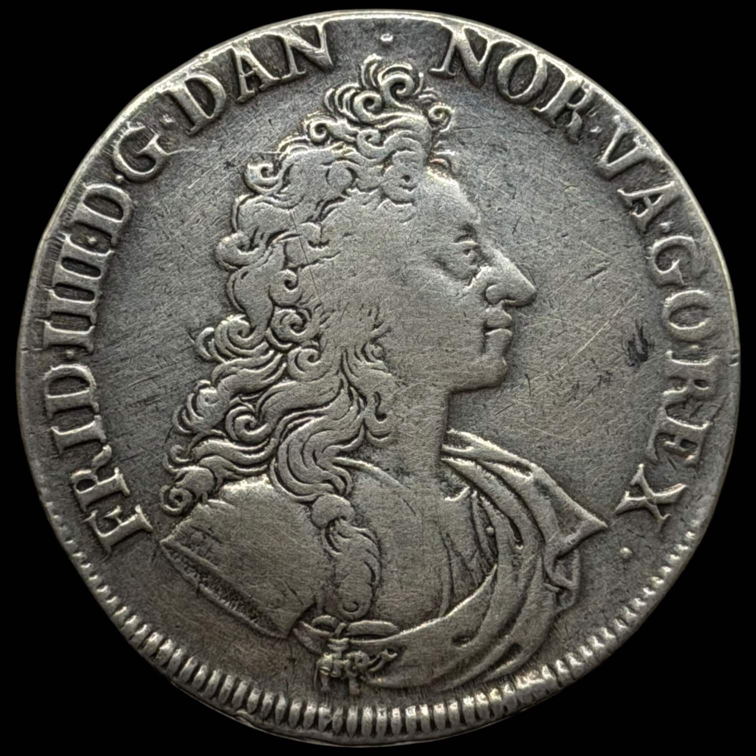 1702, krone, Fre.IV, Sieg 17, Hede 36, Kva. 1+-1 renset - Image 2